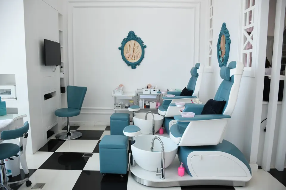 Inside Bloom Nail Bar, Noida Sector 18